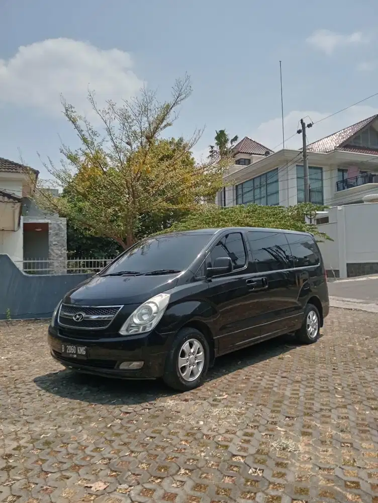TERBAIK! HYUNDAI H1 2.4 XG AT 2010, LOW KM, ORISINIL, ISTIMEWA!