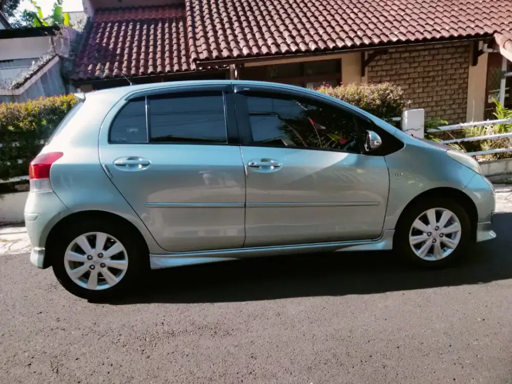 Yaris S Manual  2010