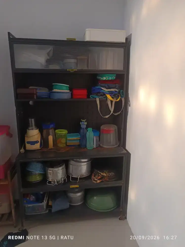 Lemari besi dapur