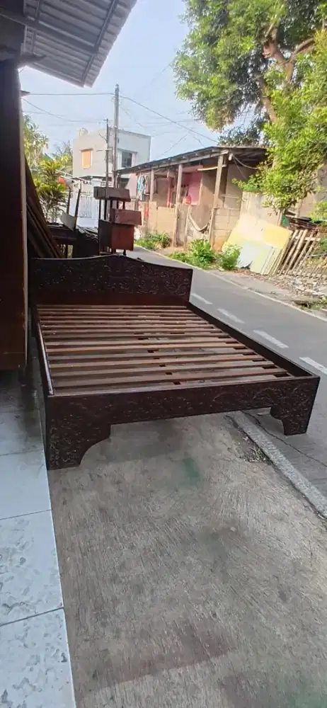 Ranjang dipan jati tua full ukir