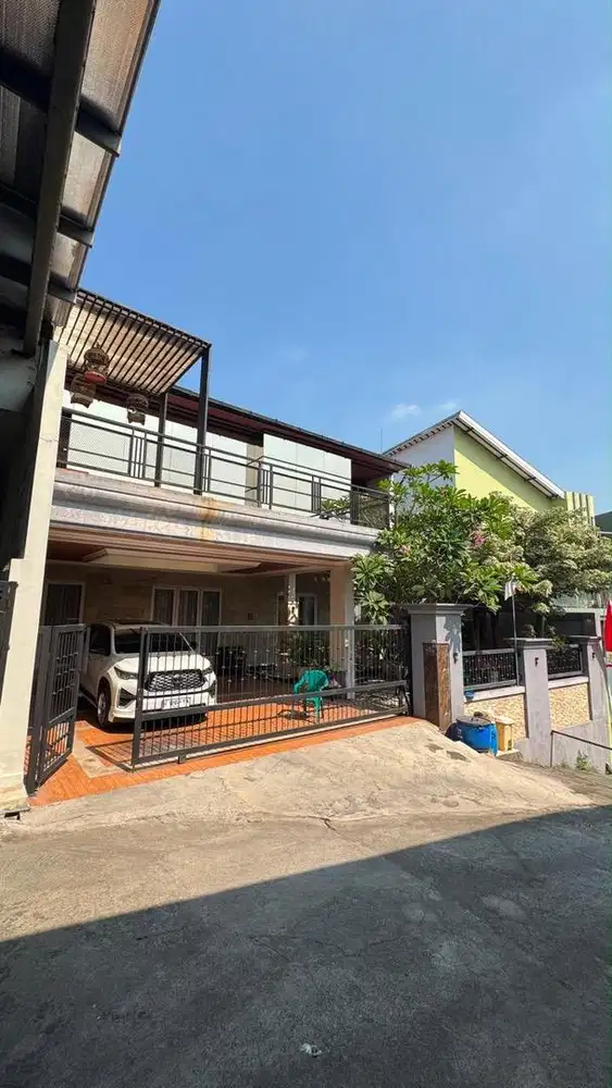 Dijual rumah 2 lantai. 4m nego