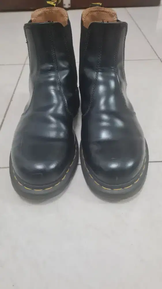 Sepatu kulit asli