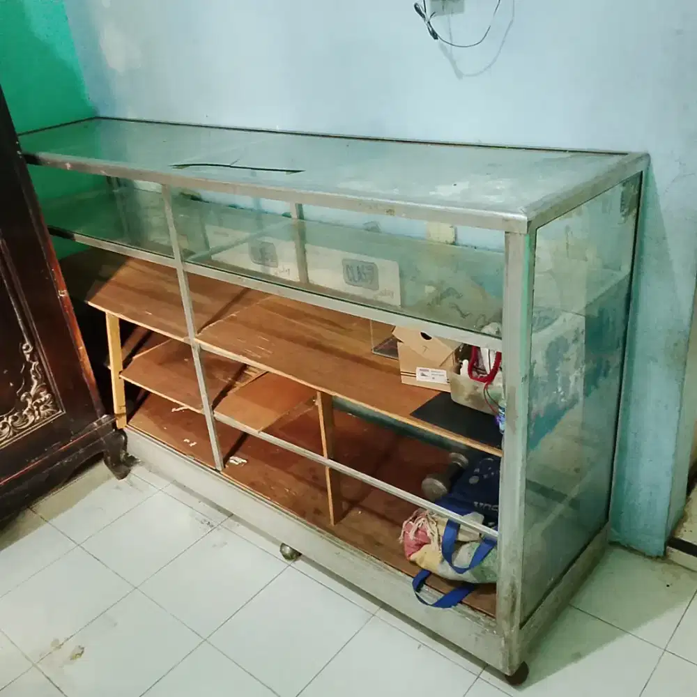 Etalase Kaca 2 Meter Bekas