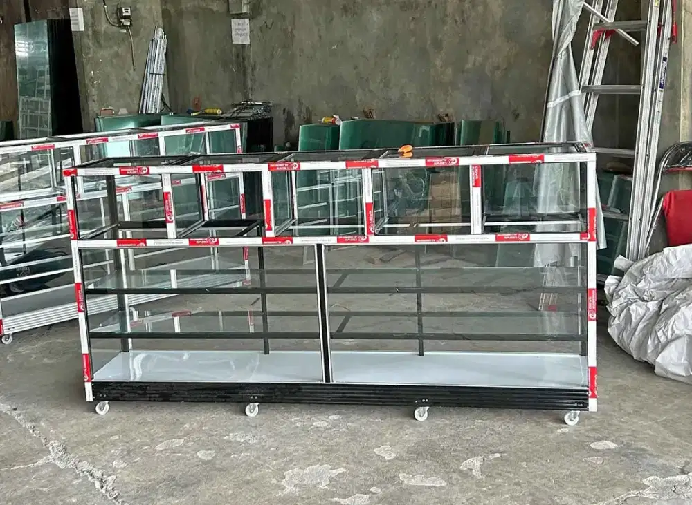 Etalase toko semarang