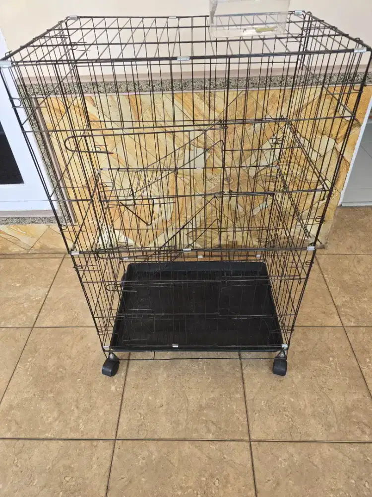 Kandang kucing + pasir kucing 25kg + tempat poop dan seroknya