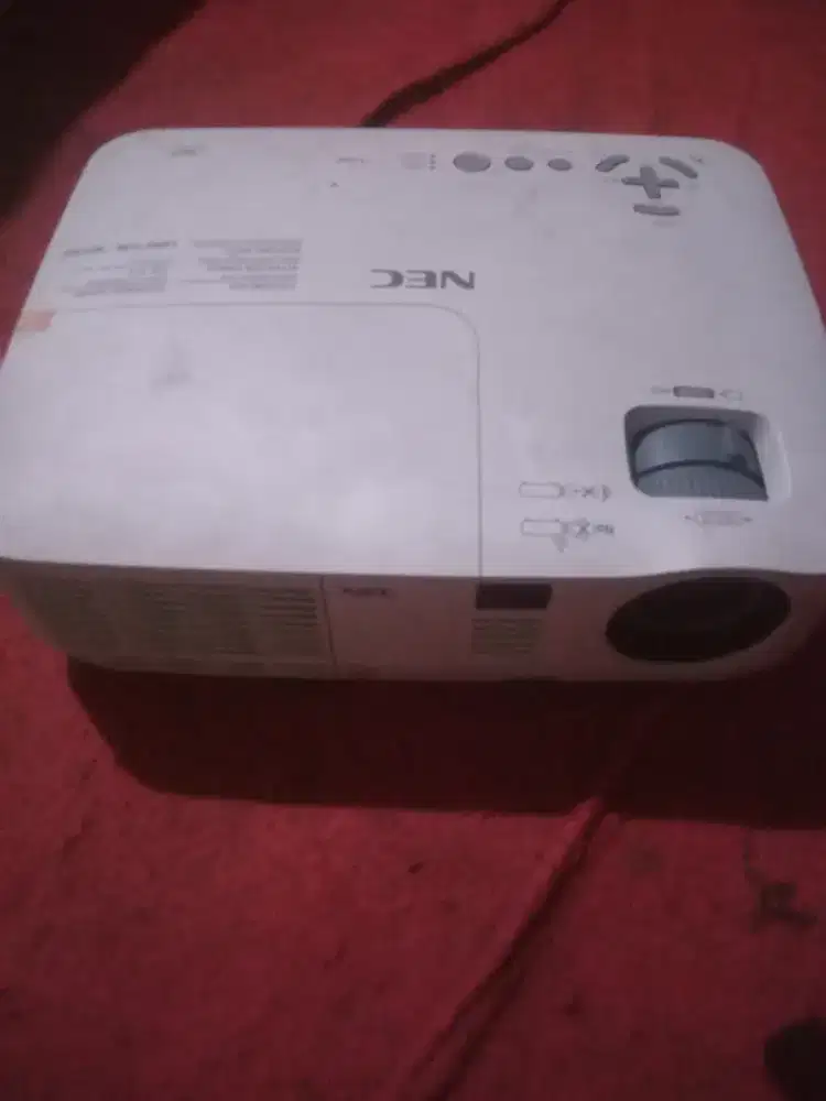 Proyektor NEC V260