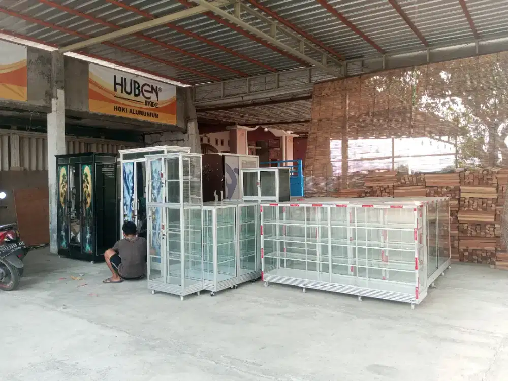 Etalase toko semarang