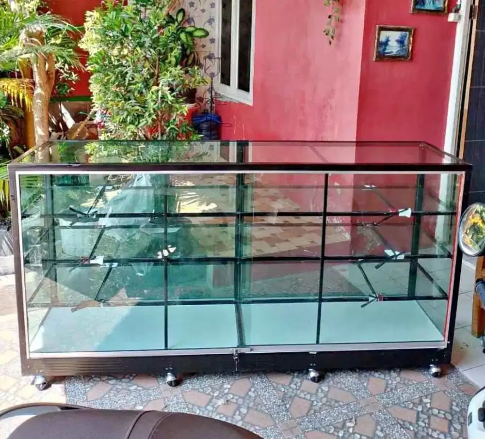 Etalase toko semarang