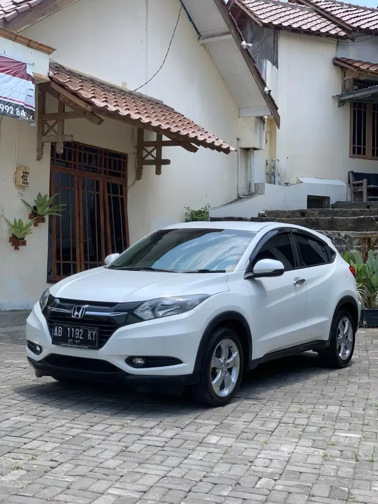 Honda Hrv E 2017 matic at putih 2016 S Prestige kredit mobil