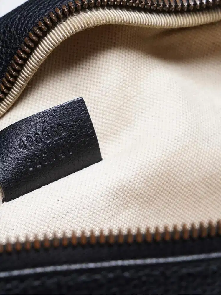 GUCCI  Grained Calfskin Logo Belt Bag Black