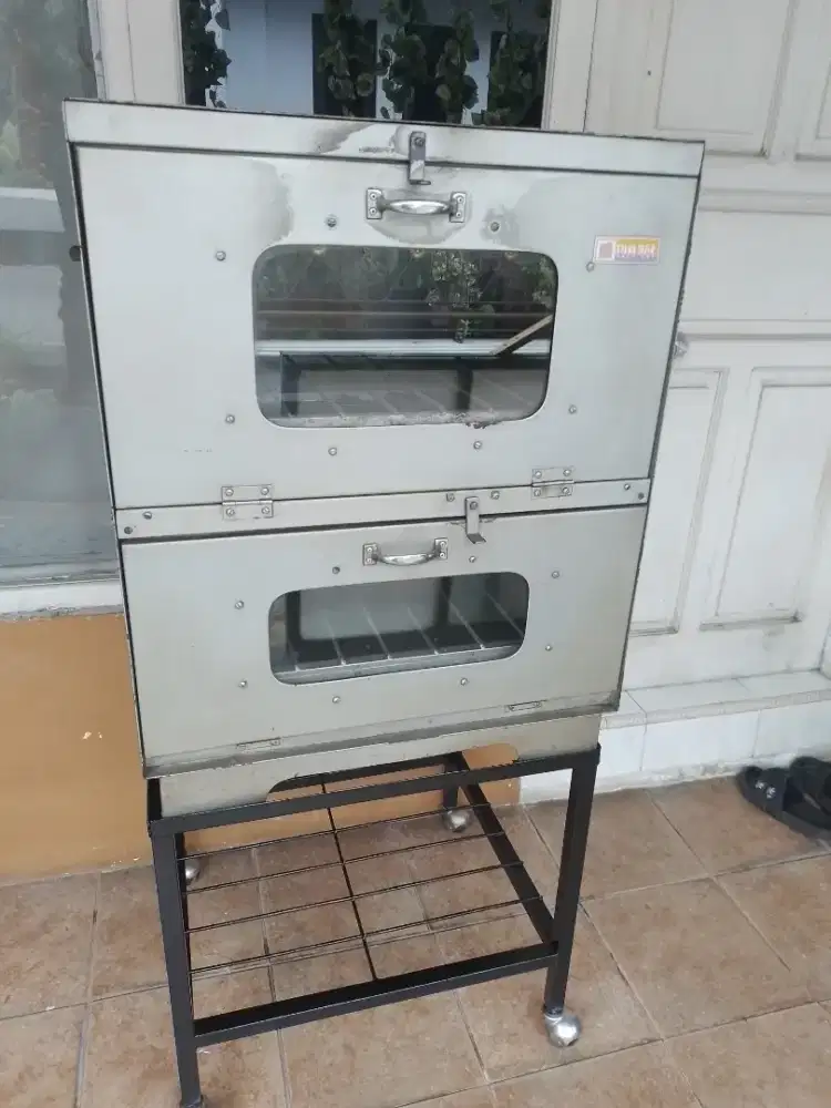Oven Gas 2 Tungku Niki sae
Bahan plat Baja