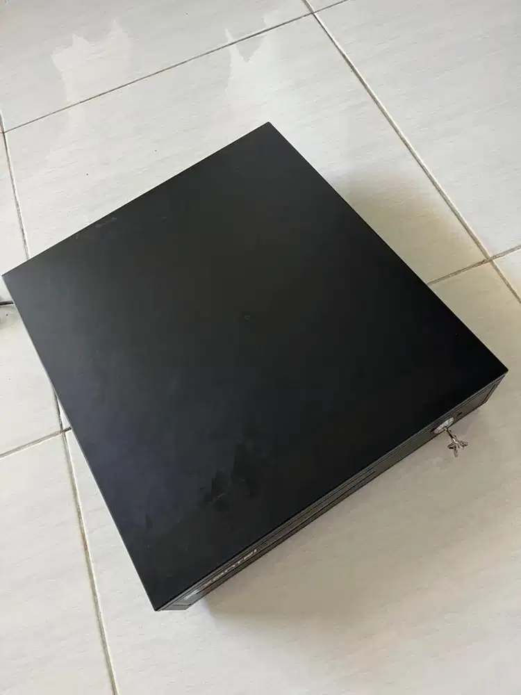 Laci kasir tempat uang untuk kasir