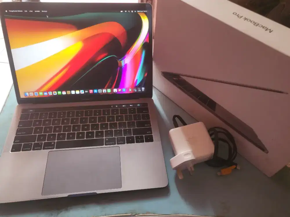 Macbook pro 13in thn 2019 touchbar ram8/ssd128gb fullset mulus normal