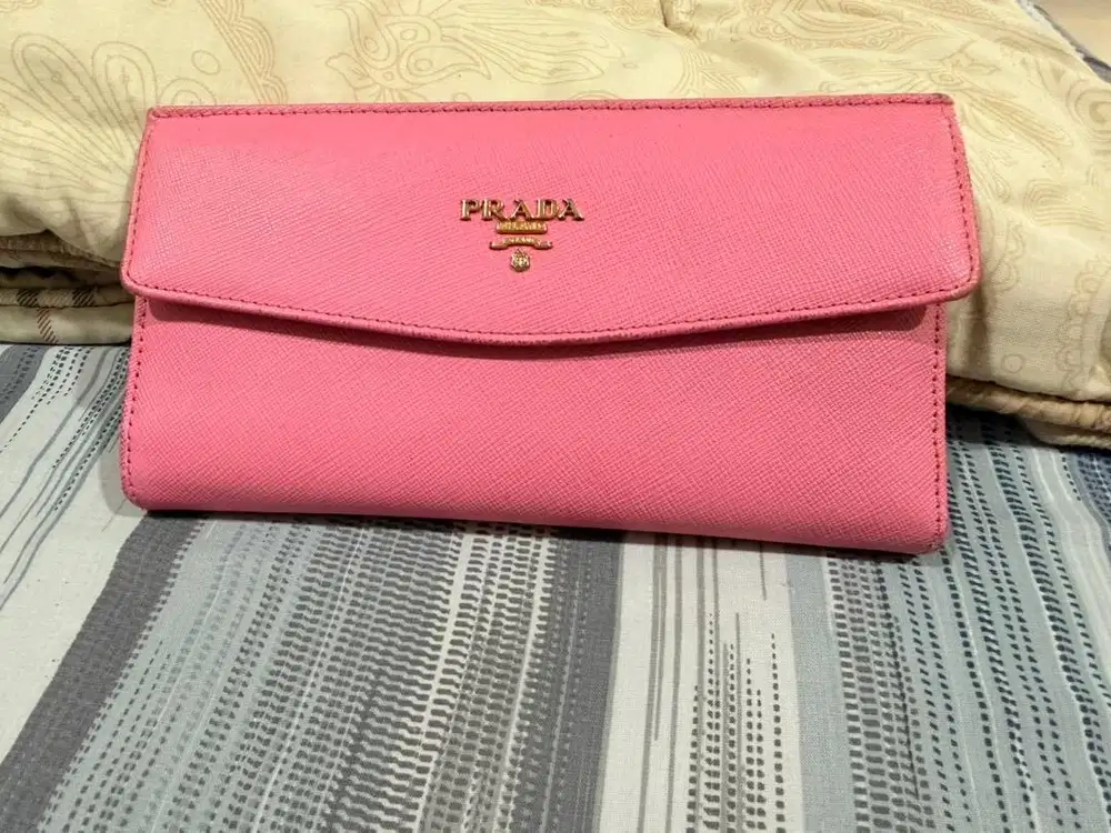 Dompet Prada Pink