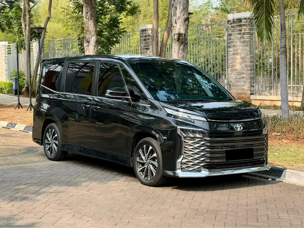 Toyota Voxy TSS 2022 KM LOW TERMURAH