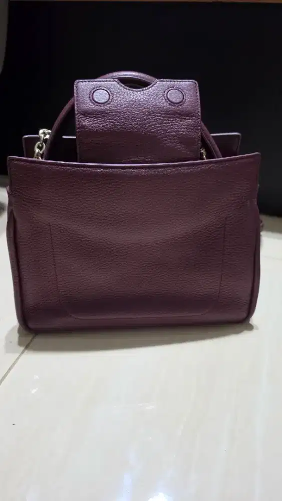 Dijual  AIGNER BAG Suri M, Original butik burgundy