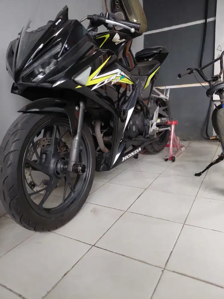 Di jual cbr 150r 2016
