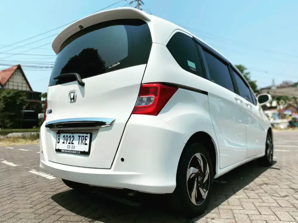Freed E PSD Facelift Ac D. Blower Putih