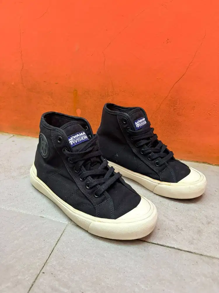 Sepatu Sneakers Pria