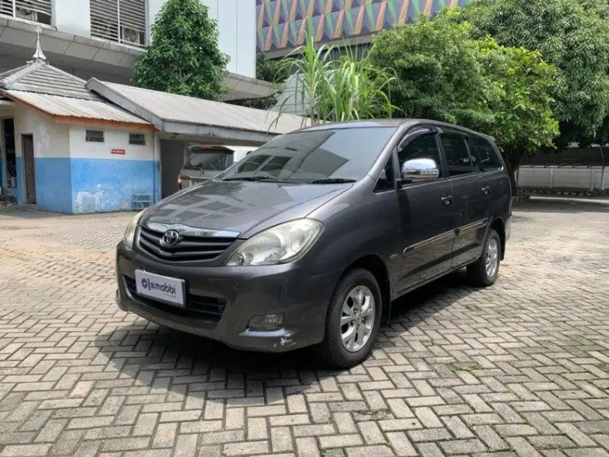 DP MURAH Toyota Kijang Innova 2.0 E Bensin-AT 2011  CSOEB