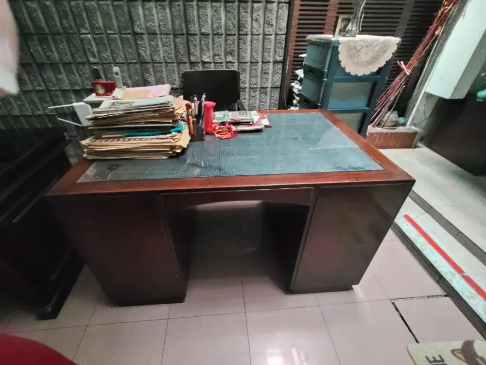 Meja kerja jati