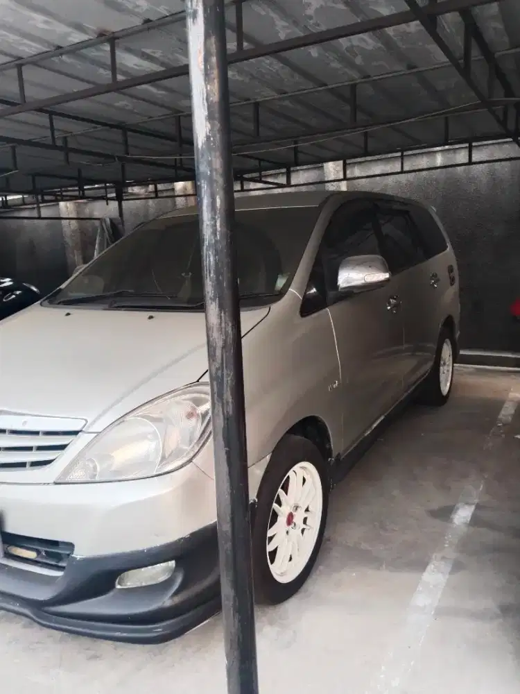 Kijang inova 2008