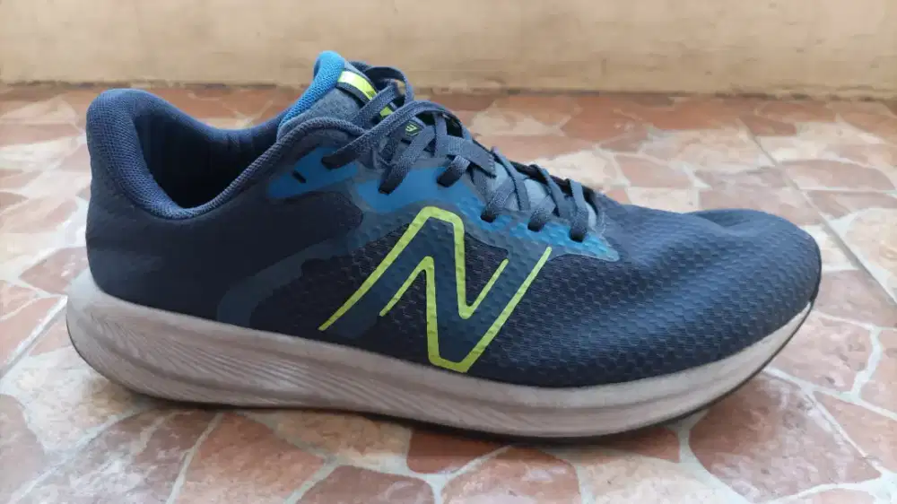 Sepatu New Balance Size 45