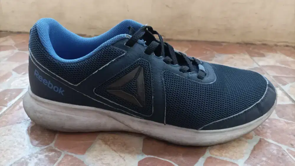 Sepatu Reebok Size 44