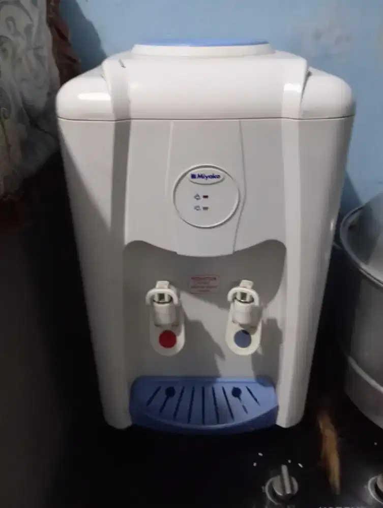 Dispenser panas adem