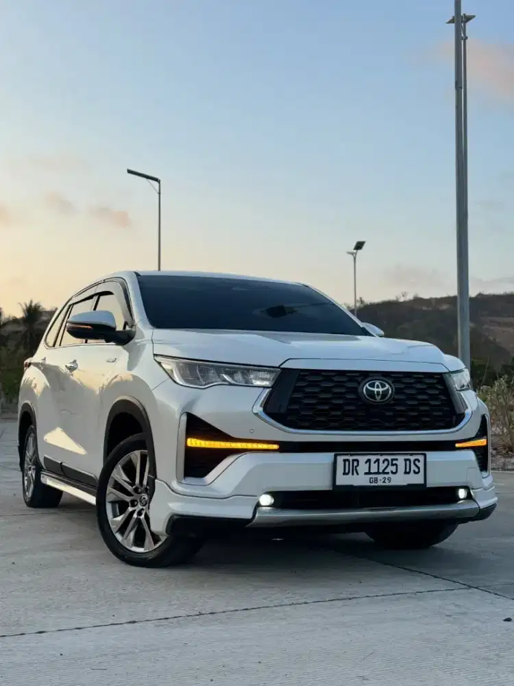 INNOVA Zenix Q Hybrid TSS Modelista 2024 Automatic