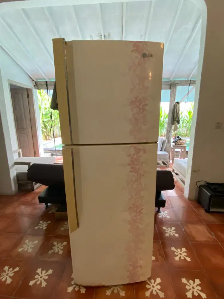 Di JUAL Kulkas LG Bekas area Kerobokan