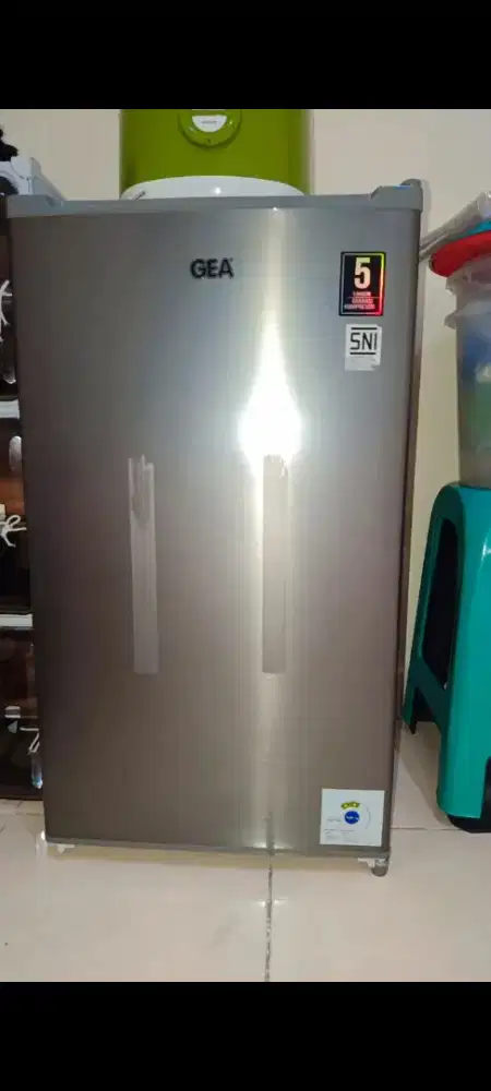 Jual aja kulkas 1 pintu kecil merk gea .. Mulus pemakian 2 bulan