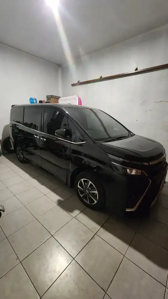 Toyota voxy 2018 2.0 A/T
