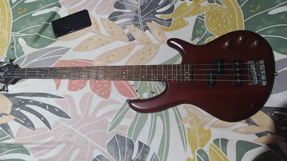 CORT ACTION BASS PLUS (4SENAR)