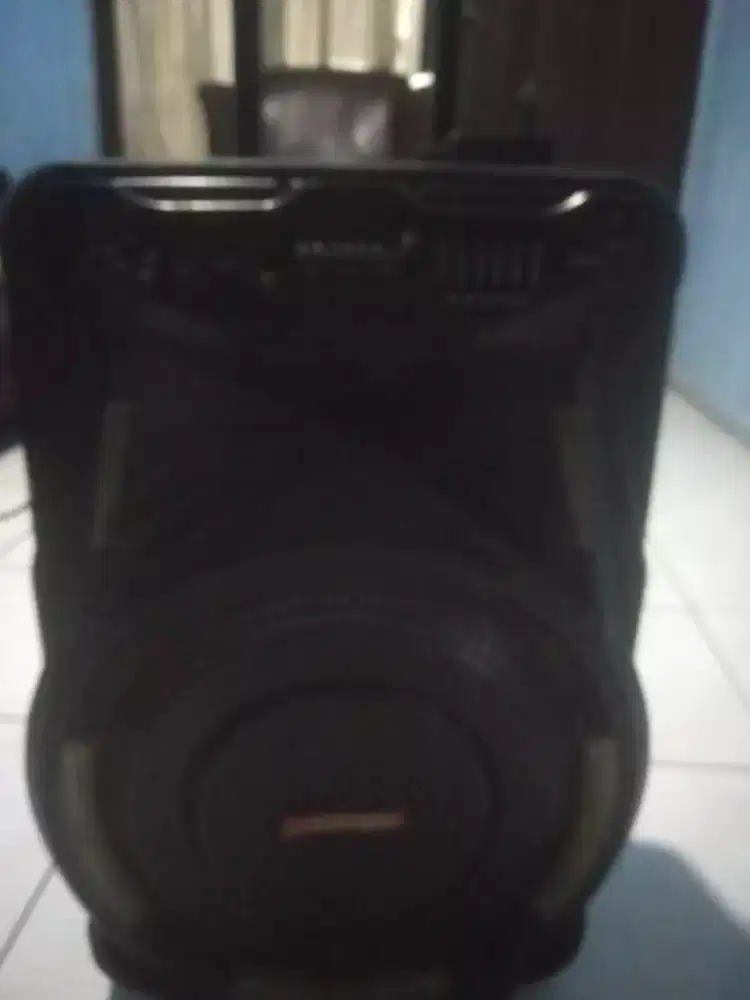 Di jual cepat speker salon  blelultth merk astron murah