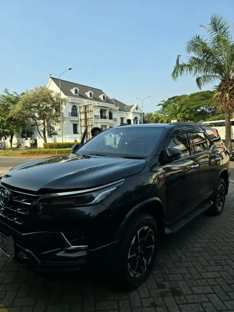 Toyota Fortuner VRZ GR 2.4 AT 4X2 Hitam 2021