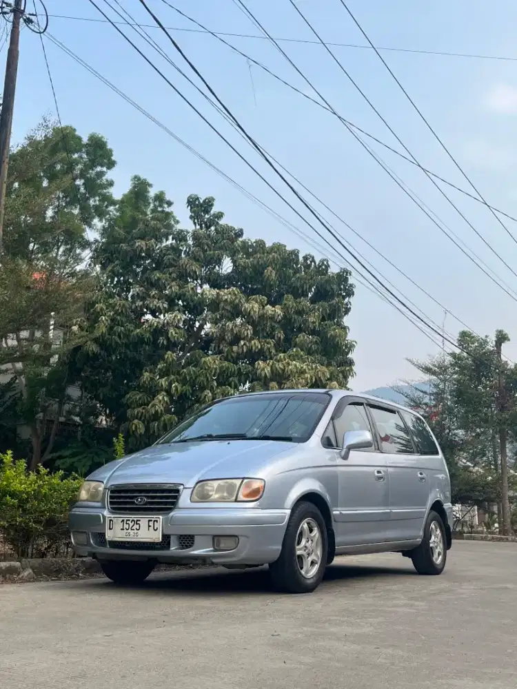 Hyundai trajet 2.0 GLS ac double mobil bandung