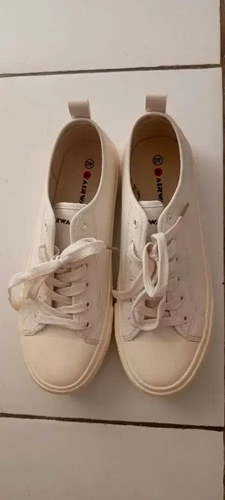 Sepatu wanita polos