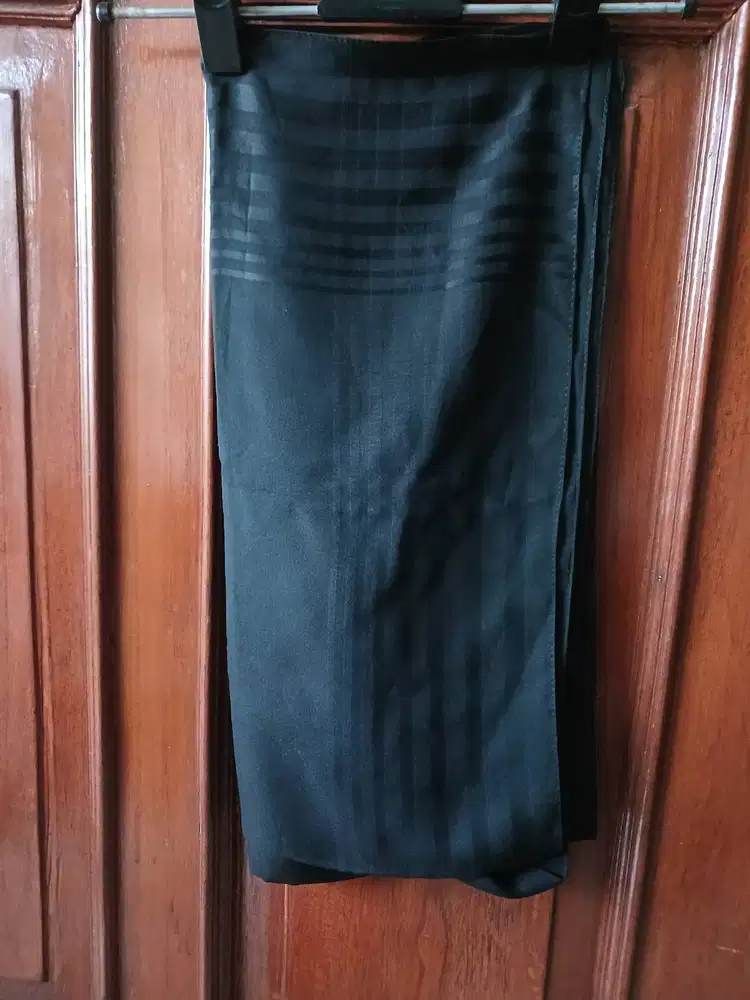 Kerudung hitam segi 4