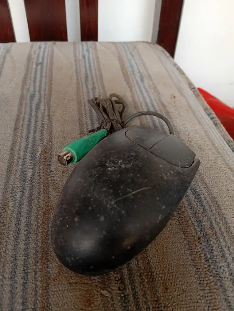 Mouse merek Asus black edition