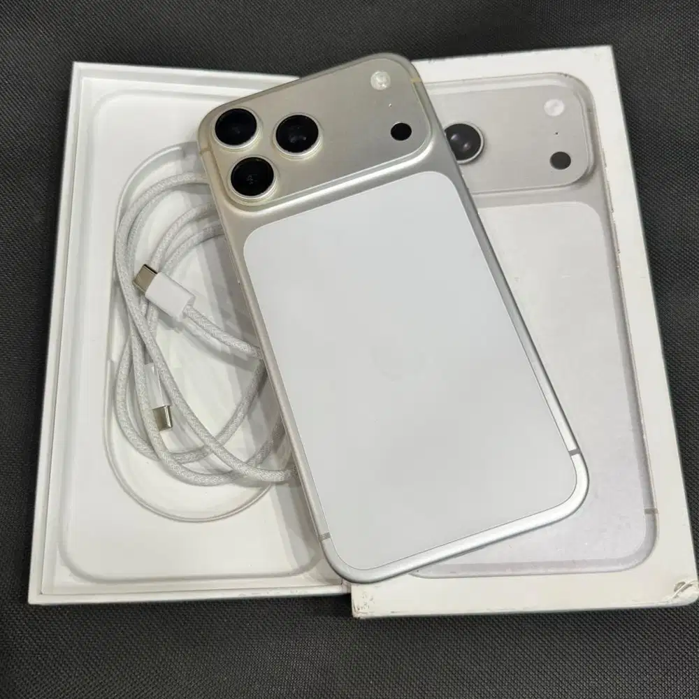 iphone 17 promax 256gb all oprator fullset original bh 100 cc rendah