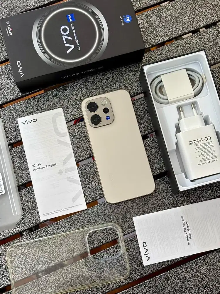 Vivo v70 5G 8/256gb second pemakaian singkat