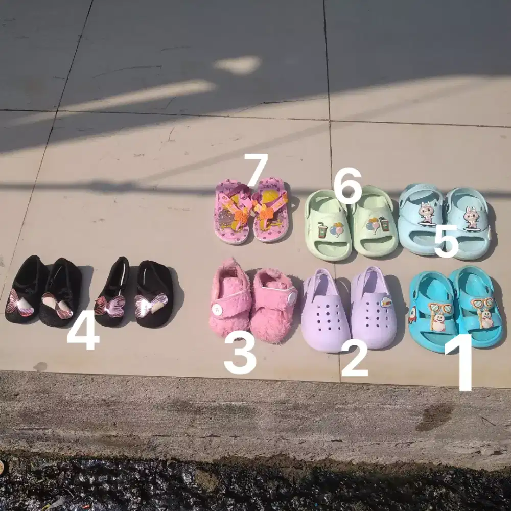 Sandal anak perempuan