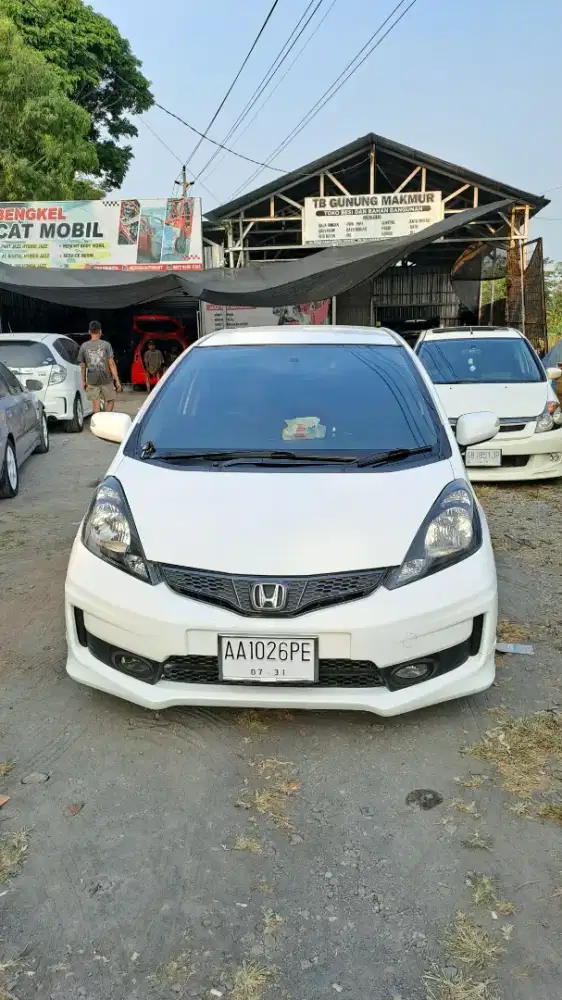 HONDA JAZZ GE8 2010 PUTIH METIC