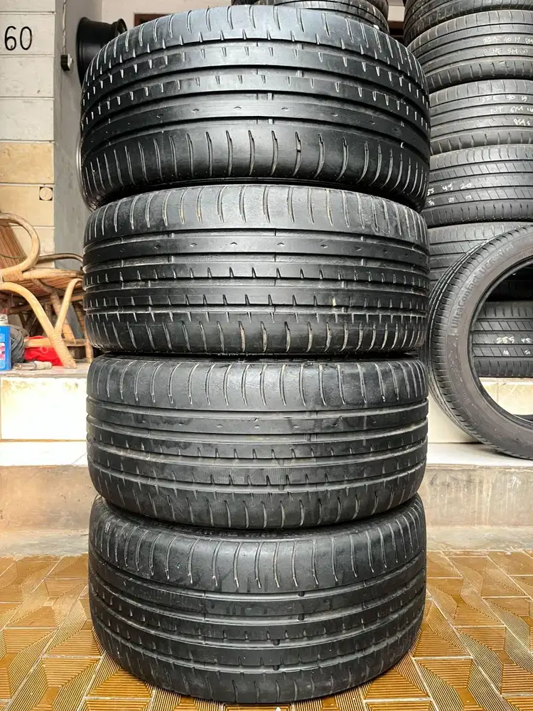 Ban Accelera 225 40 R18 4Pcs