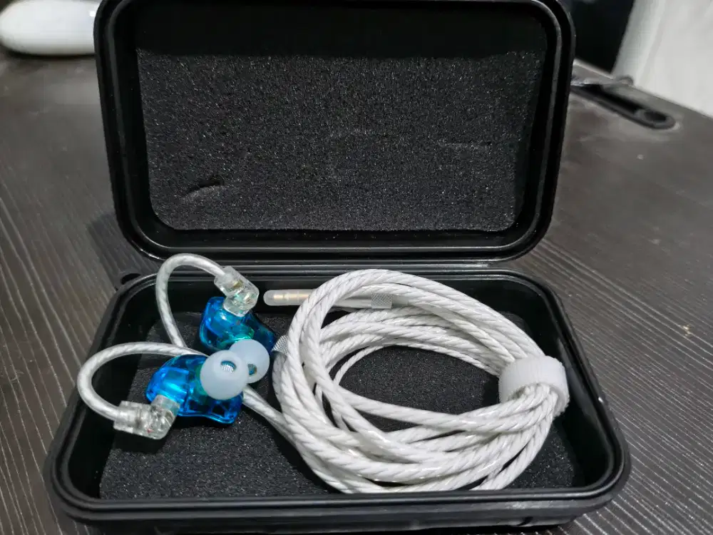in ear flat wave audio