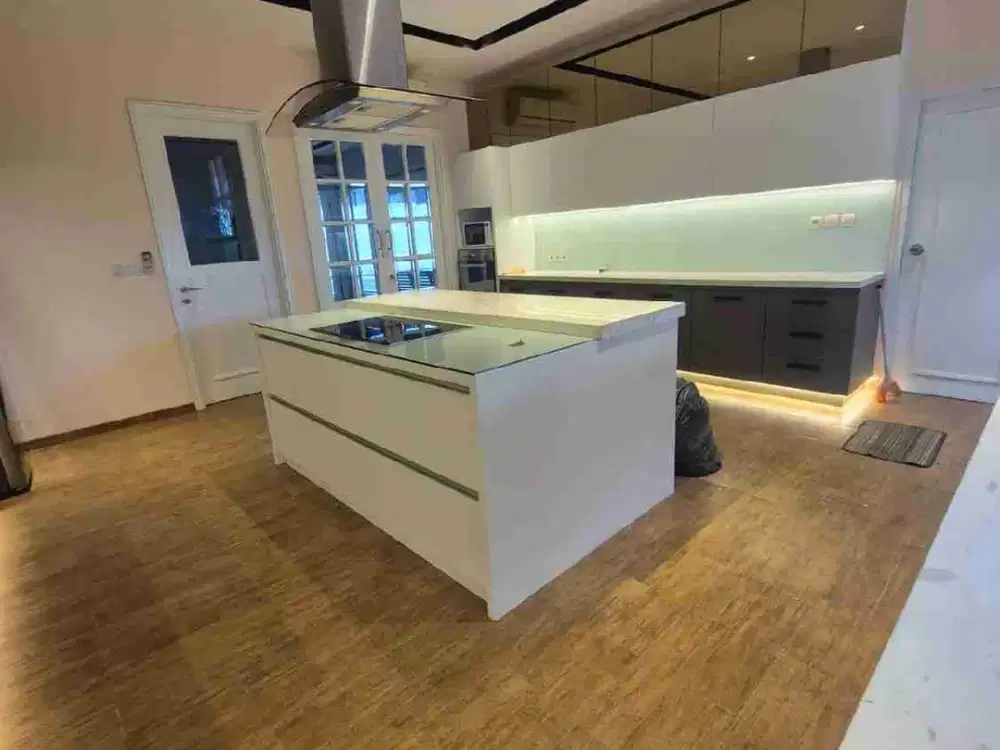 JUAL Rumah Alam Sutera luas 480m2 ada kolam renang