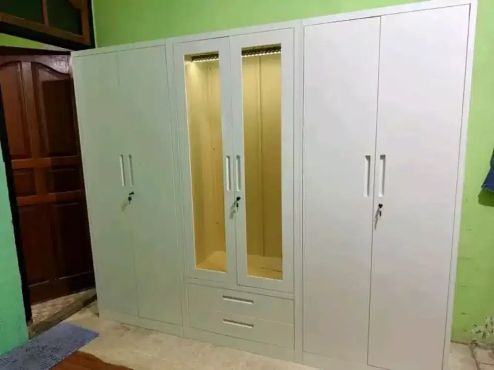 Tv LG dan Lemari 4 pintu full palat besi