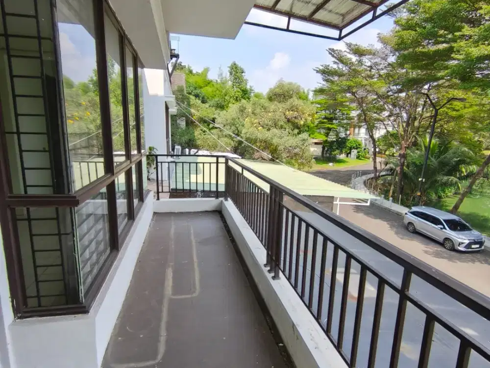 Jual Serenade Lake View Danau 4 Kamar Tidur Row Jalan Lebar