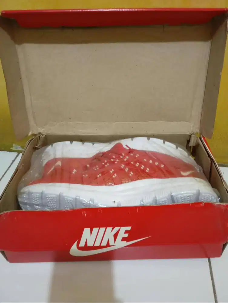 Sepatu Nike Size 43 Merah